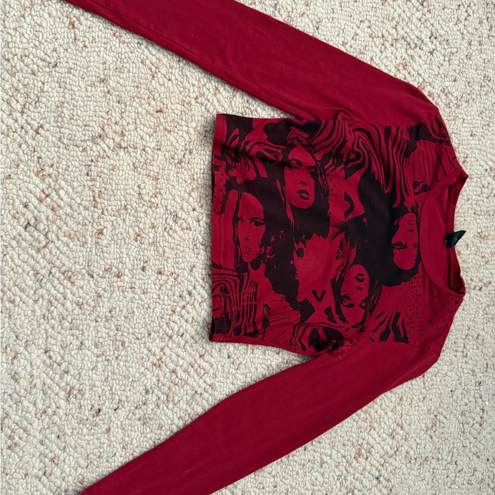 Red Graphic Long - Picture 2 of 3